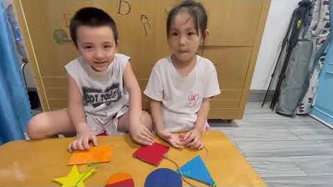 Phan Thiet English Communication: Sam and Ivy practice talking about Christmas Shape