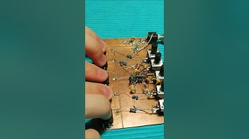 DIY analog polyphonic synth from CD40106