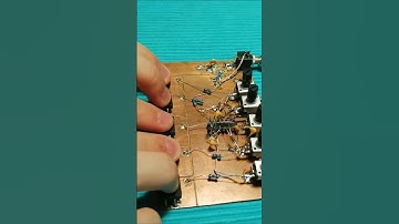 DIY analog polyphonic synth from CD40106