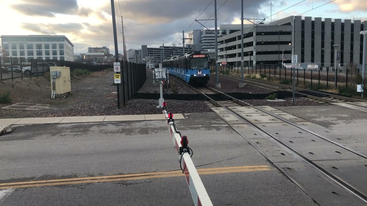 (Gate Perspective) Metrolink meet at S Sarah Street (St Louis)