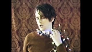 I DONT KNOW HOW BUT THEY FOUND ME - Christmas Drag (Official Music Video) chords