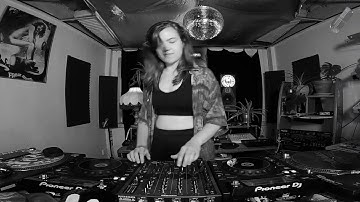 Parallel x Tooflez: Ida Bux @ capsule berlin