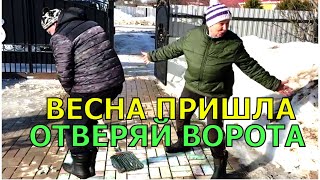 Отворяем ворота- снег надо вывозить. Мои классики. Фигнюшки их фикспрайс пригодились