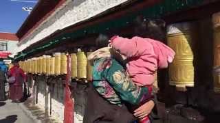拉萨布达拉宫旁的转经筒 20150102