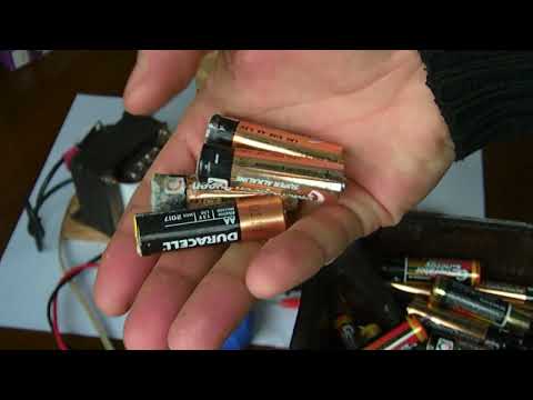 видео: Как зарядить батарейку (гальванический элемент)