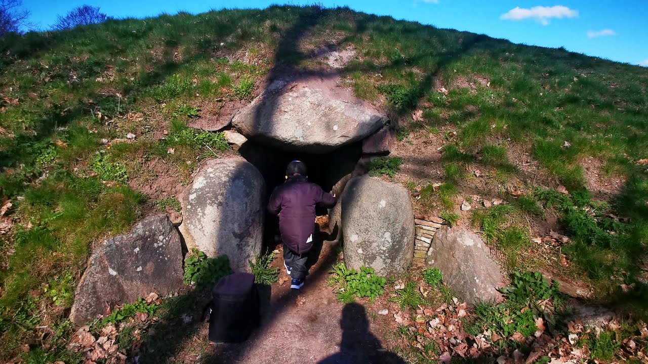 GILLHÖG restaurerad gånggrift från yngre stenåldern