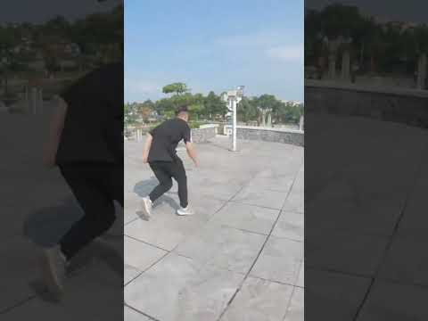 ROOFTOP PARKOUR TRAINING