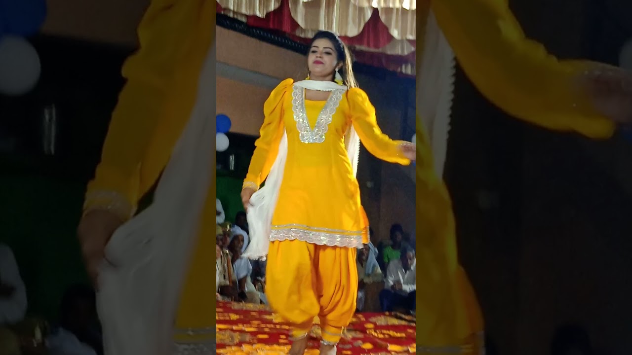 छाया चौधरी का धमाके दार मुजर्रा गांव मुरादाबाद मे रविंद्र खहलोर् की टीम