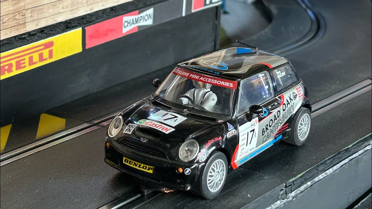 Showtime 6 Scalextric Mini Cooper S Broadoak #slotcars #scalextric