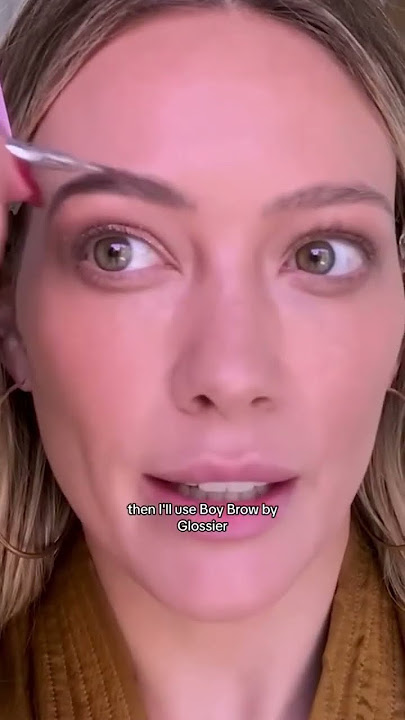 She’s mastered the bushy brow trend. #skincare101 #hilaryduff #makeuptips #makeuphacks