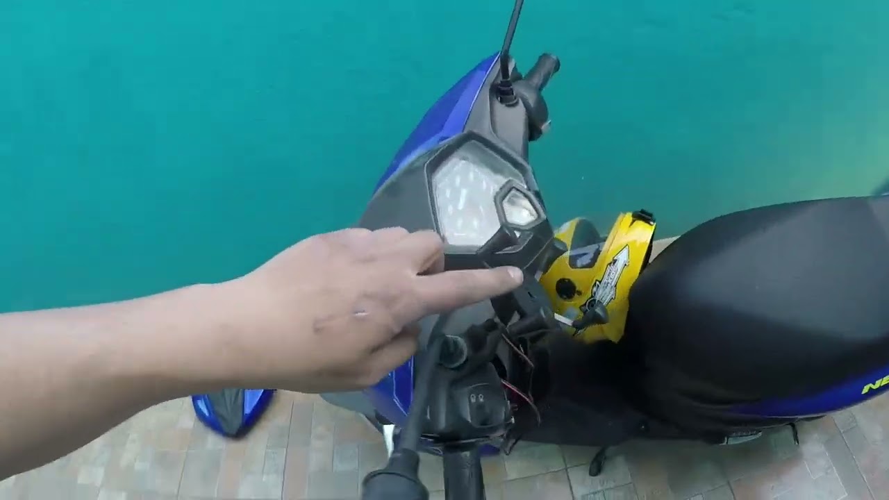 coloquei tomada usb carregador na scooter