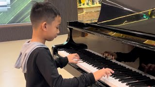 8 year old pianist plays.    RUSH E?! In public.  (Hardest piano song in the world)