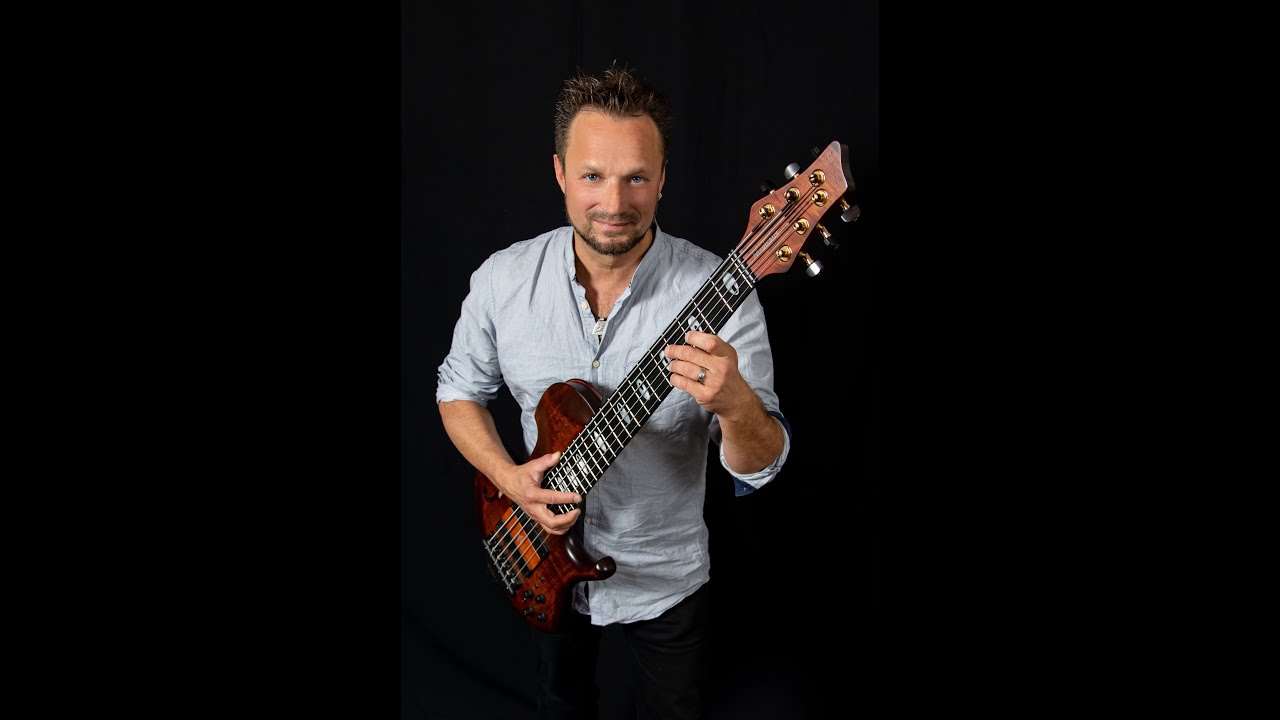 Kiss the rabbit - Samy Saemann - Marleaux Bass-Guitars