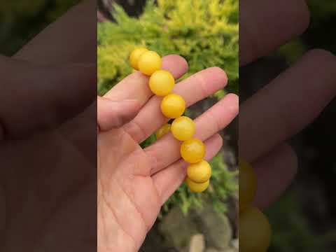 БРАСЛЕТ з жовтого натурального пресованого бурштину 15 мм, видео 1