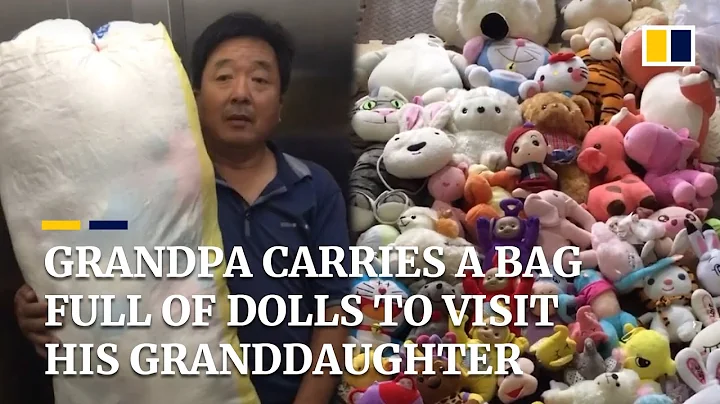 Village grandpa carries a bag full of dolls to visit his granddaughter in the city - DayDayNews