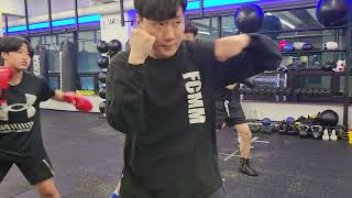 #인천논현동복싱 #잽주다복싱클럽 #복싱 #boxing / 메인 동작에 대한 이해도를 높히기 위해 잽주다복싱 팀장님께서 직접 동작에대한 이론설명과 세부 설명을 함께 진행합니다.