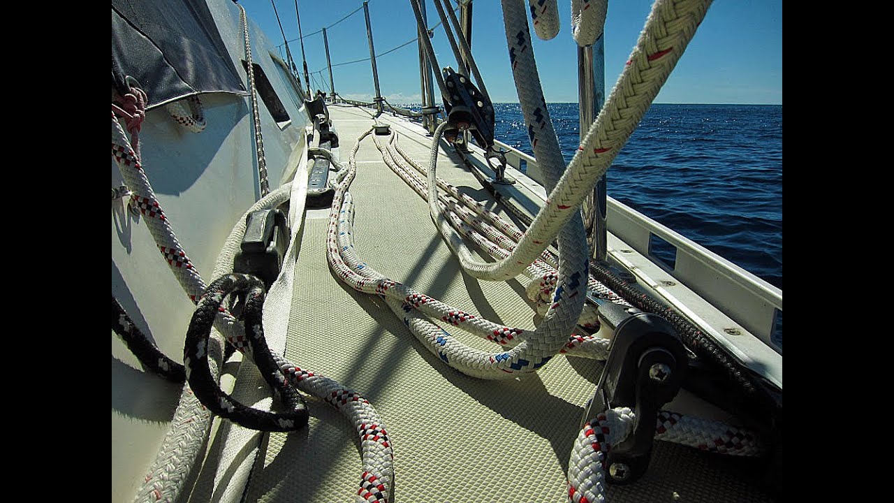 ⁣How to Tie the Mighty Single Constrictor Sailing Knot