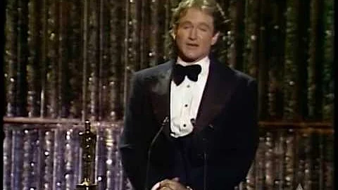 Robin Williams presents an Honorary Award to Walte...
