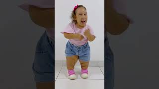 Download Lagu Dancinha Pampapa com MC Divertida #shorts - Clau Santana MP3
