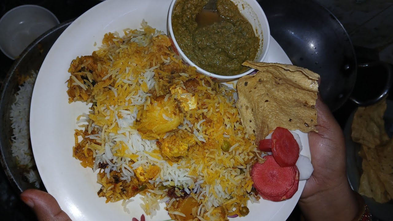 Aromatic Veg Dum Biryani! Layered rice + spiced veggies + saffron magic. 🥘 