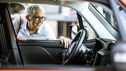 ¿Está bien dejar el coche al ralentí durante una hora?