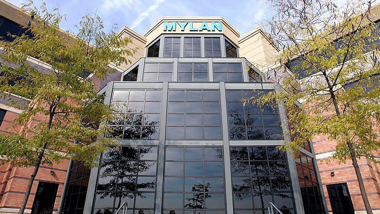Senators Accuse EpiPen Maker Mylan of Stiffing Medicaid and Taxpayers Senators Accuse EpiPen Maker Mylan of Stiffing Medicaid and Taxpayers