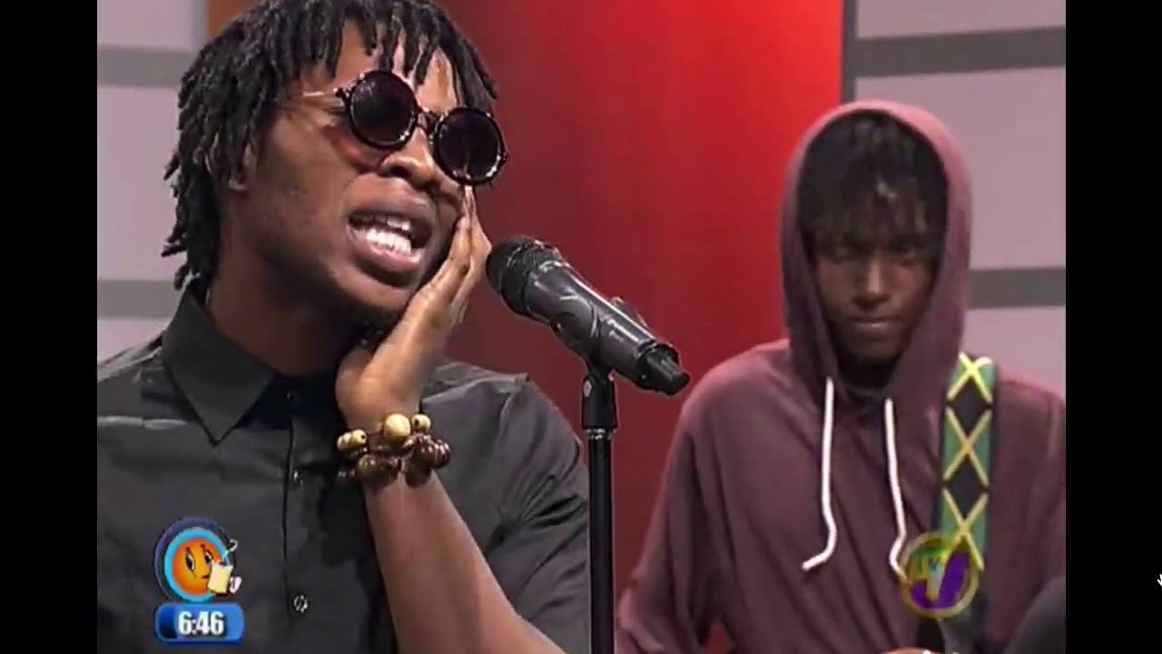 Crazy Jamaican Keysie in action With Jahlil & "The Good Behaviour Band"