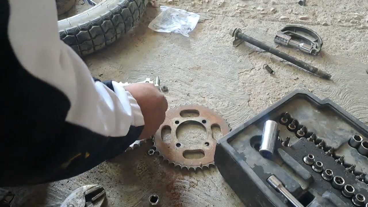 Cambio de corona y cadena y balatas moto italika 125z 