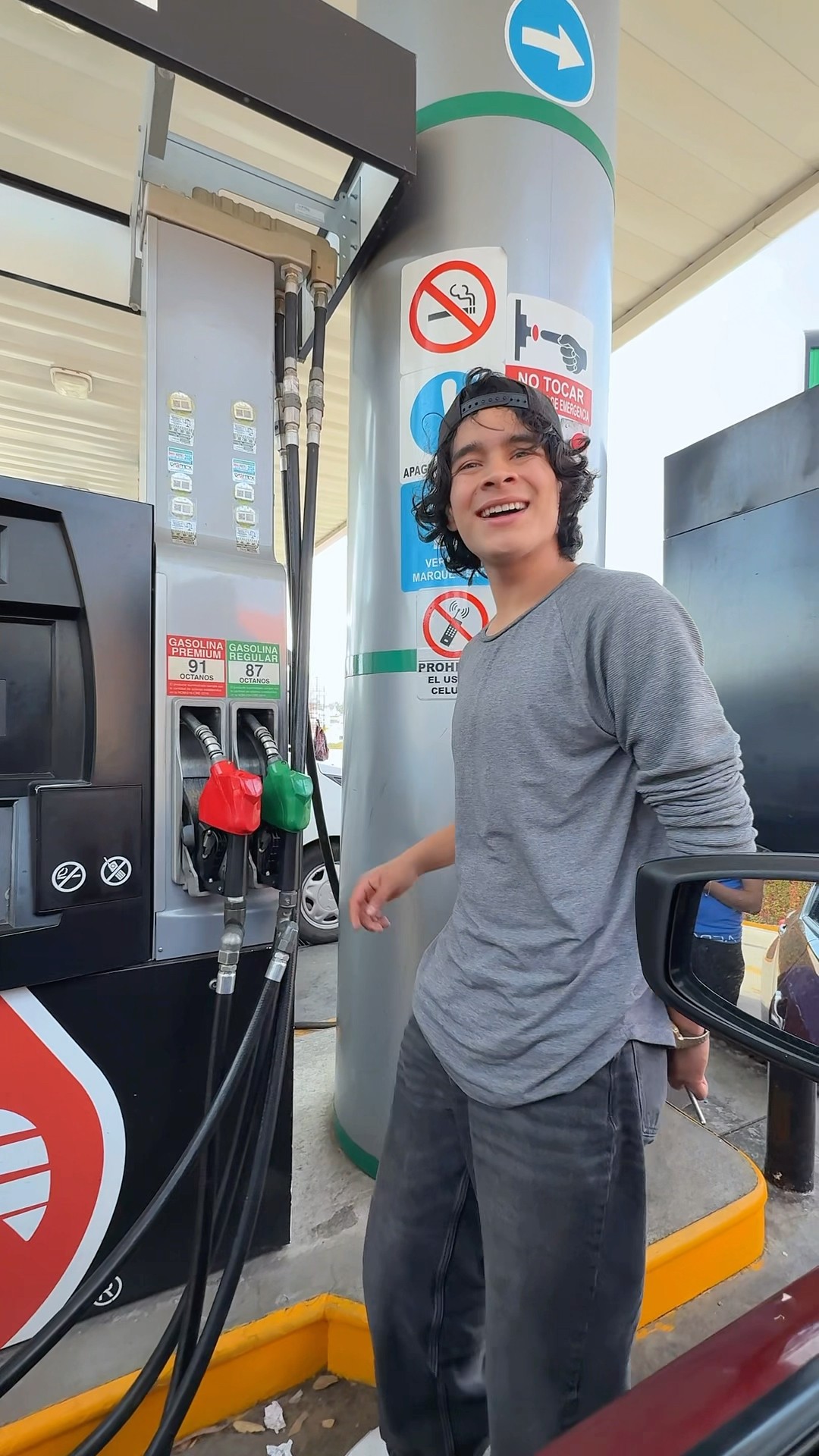 EL TELÉFONO NO SE UNA EN LA GASOLINERA ⛽️? ?