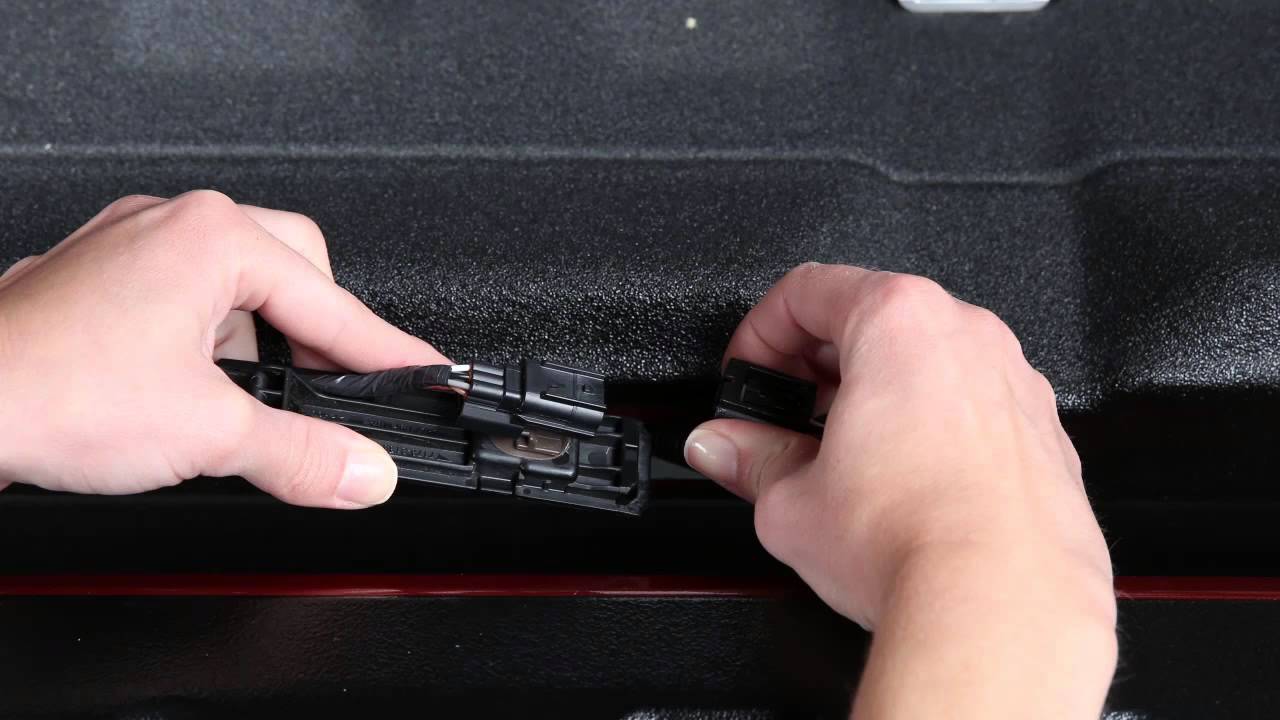 2015 NISSAN Frontier - Tailgate Operations - YouTube