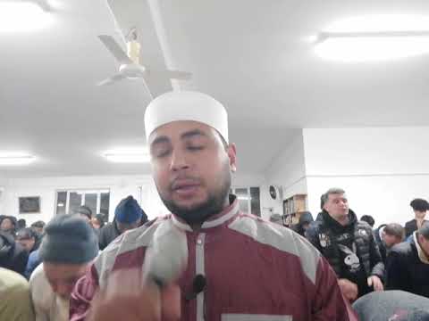 لحظة بكاء الشيخ أحمد طارق في صلاة التراويح في رمضان وأبكي المصلين في المركز الإسلامي الرحمة بارما