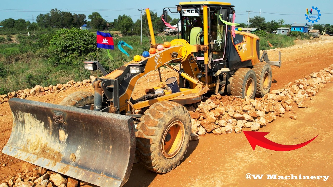 OMG Full Watching LiuGong Grader Leveling Stone For Repairing Foundation Roads Operation Skills