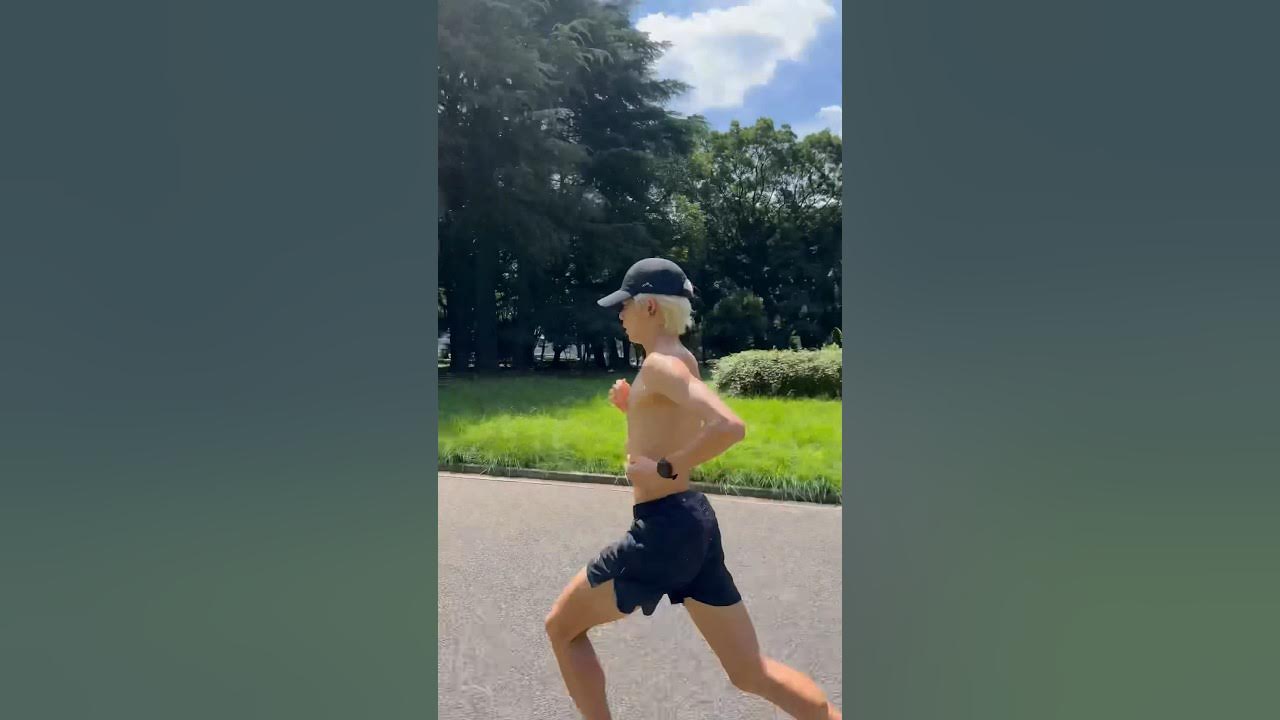 盗撮　ヤングマン 1000m×5本を1人で練習してたら盗撮されてた…😥 - YouTube