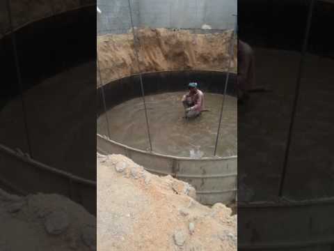 مشروع بناء خزان دائري من الخطاء تثبيت العمود بشاكوش وغرز في الصبه المفروض يأسس له من تحت