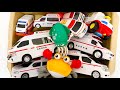 踊るおもちゃと救急車のミニカーで坂道走っておかたづけ箱に収納していく!