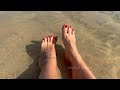 Sohlen und rote Zehen am Strand #sohlen #lackiertezehen #paintedtoes