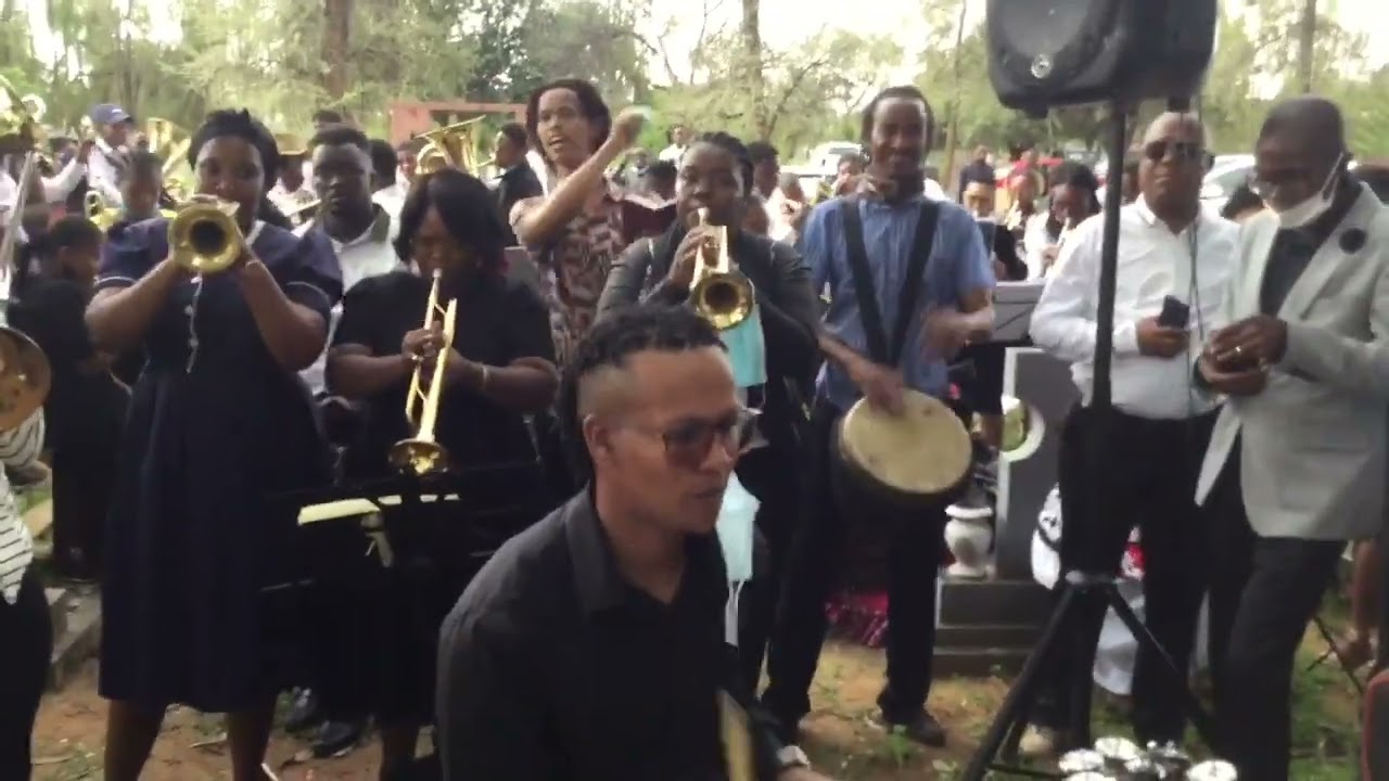 Best hymn in //Nae-ei-#khanis, “/Gore hado Khaisen” just listen to the words & Bach loved the melody