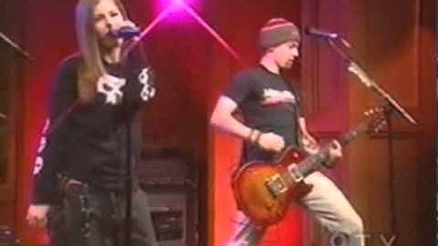 Avril Lavigne - Sk8er Boi @ Live at Regis&Kelly 02/10/2002