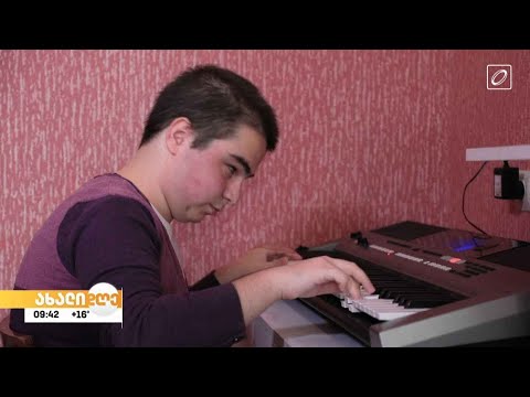 17 წლის ნიჭიერი მუსიკოსი ლუკა თავთავაძე რამდენიმე ინსტრუმენტზე უკრავს