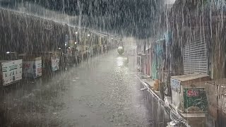 Heavy rain in the Indihiang market, Indonesia, fell asleep soundly with the sound of heavy rain