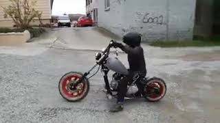 "So Cool" Motorcycle driving boy Chopper รักตั้งแต่เกิด!