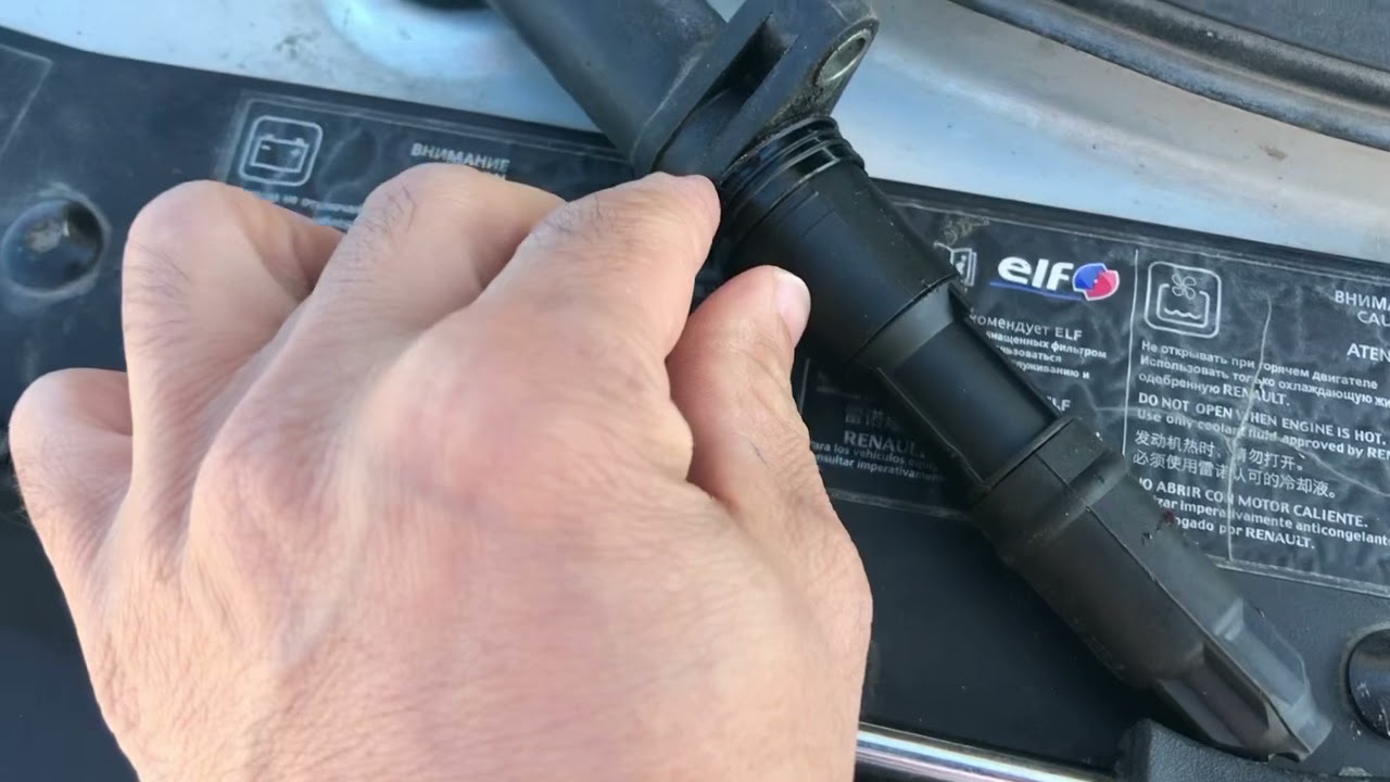 Рено Дастер, Обслуживание катушек зажигания (Замена наконечников) - YouTube