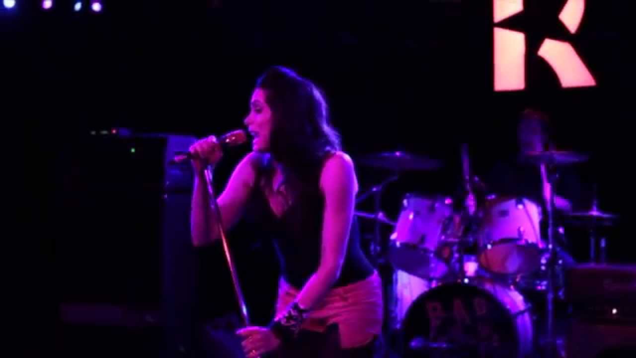 Mira BAD MARY - Losing Control (live) en YouTube Mira BAD MARY - Losing Control (live) en YouTube