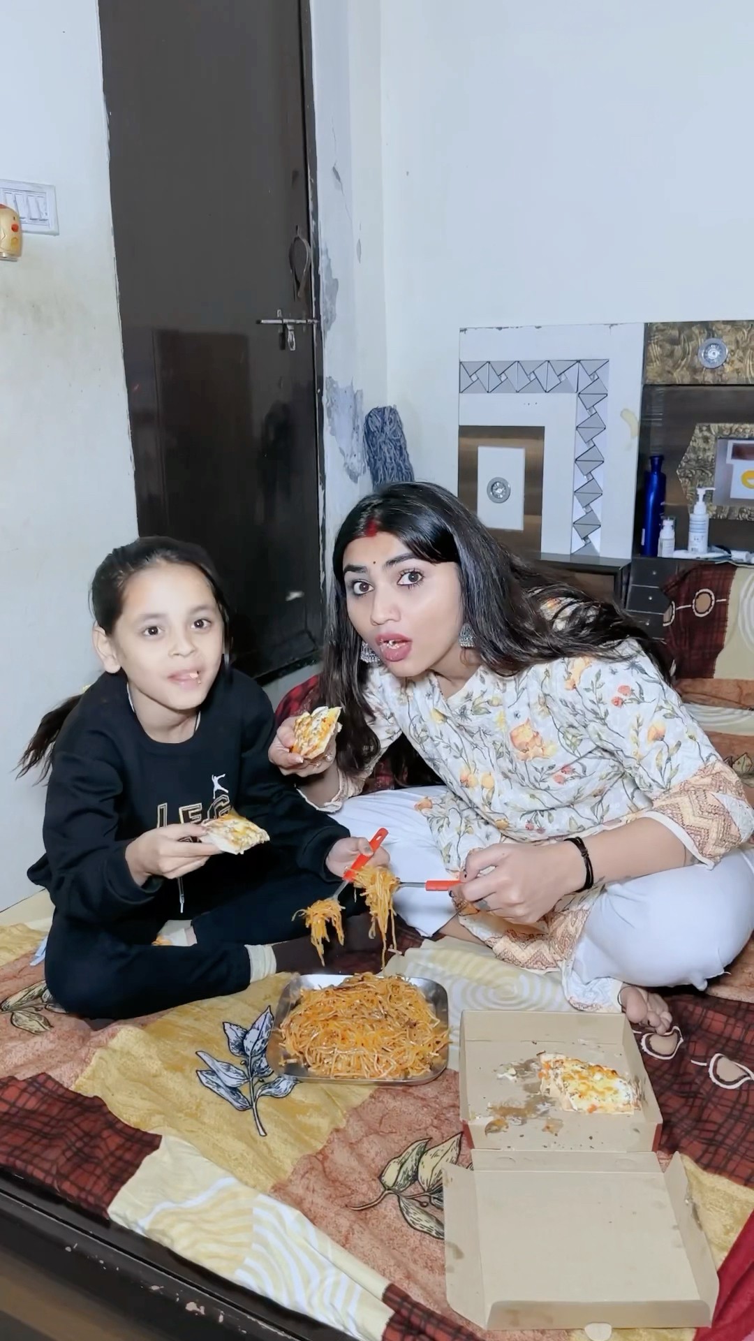 बीचारा मेरा भोला भाला पति?? #kajalsoni #funny #comedy #viralvideos #youtubeshorts @kajalsoni