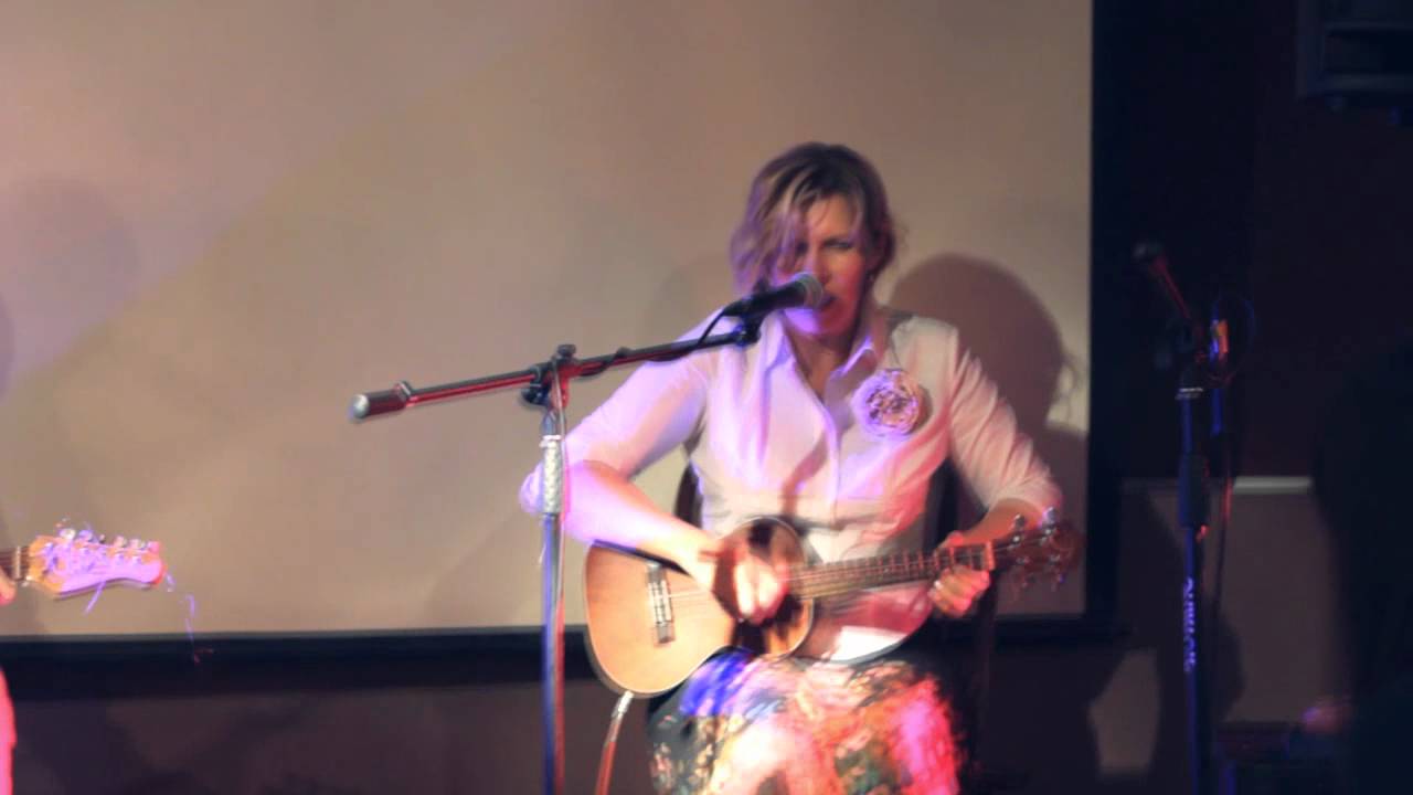 халид три красавицы небес. джемма халид концерт в москве 2020. три красавицы небес шли. джемма халид. три красавицы небес шли по улицам.