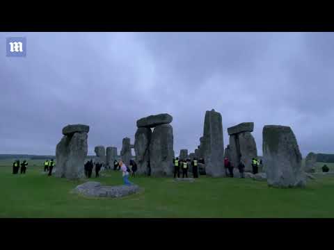 Video: Pedang Dan Sepeda Motor. Mengapa Ribuan Penyihir Dan Druid Berkumpul Di Dekat Stonehenge - Pandangan Alternatif