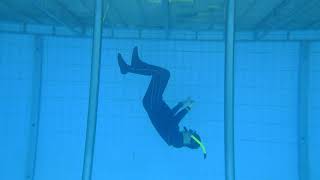 diving training _ Walking upside down