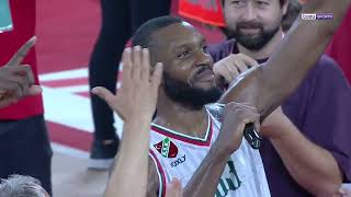 Pınar Karşıyakalı Vitto Brown Taraftar Ile Şarkı Söylüyor...