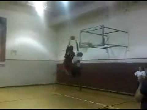 DEVON CURRY TAKES FLIGHT.....WHY DID HE JUMP SMH!!...