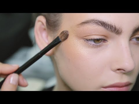 Recreate the Fall-Winter 2018/19 Ready-to-Wear Show Makeup Look at home – CHANEL Makeup Tutorials